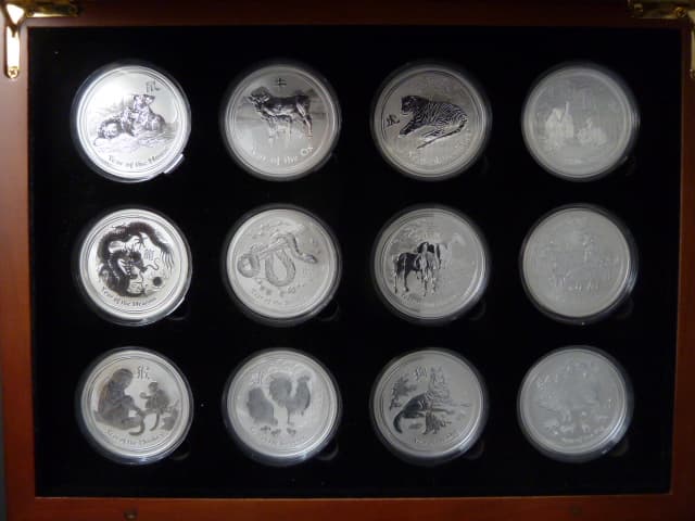 kompletní sada 12 x 1 Dollars - 1 Oz (31,1050g) Ag - Lunární kalendář 2008 - 2019, kvalita proof, Ag 999/1000, společná etue